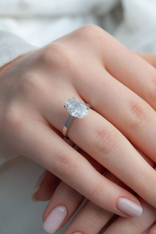 14 Ayar Beyaz Altın Oval Taşlı Tektaş Yüzük