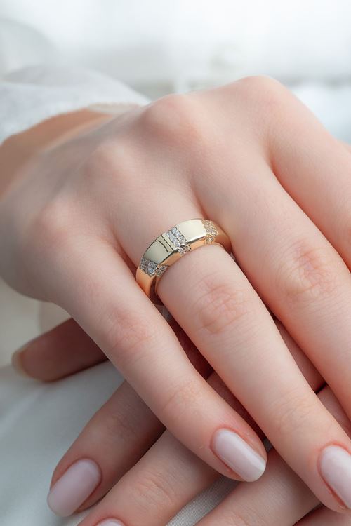 14 Ayar Altın Tasarım Taşlı Yüzük