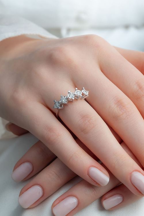0,28 Carat Pırlanta Efektli Sırataş Yüzük
