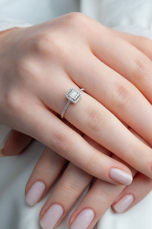 0,23 Carat Pırlanta Baget Taşlı Yüzük