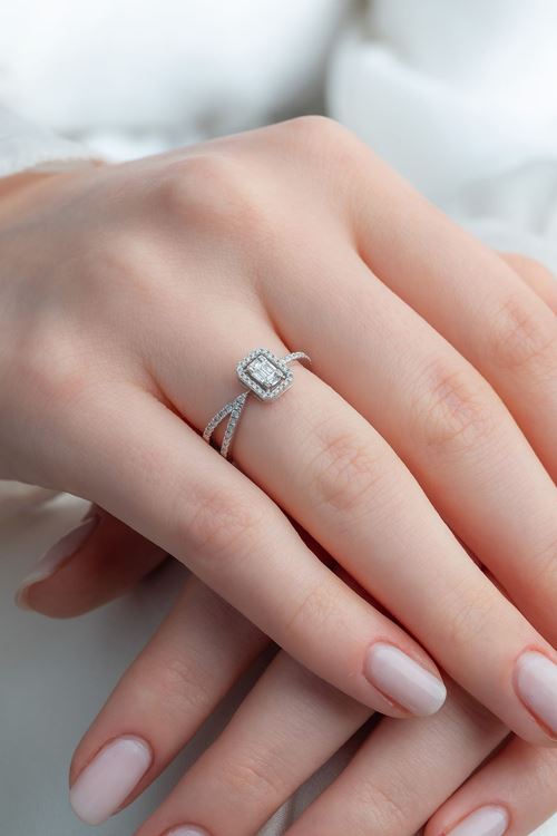 0,24 Carat Pırlanta Baget Model Yüzük