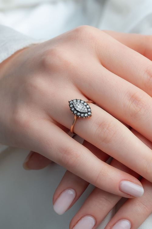 0,23 Carat Elmas Tasarım Baget Yüzük