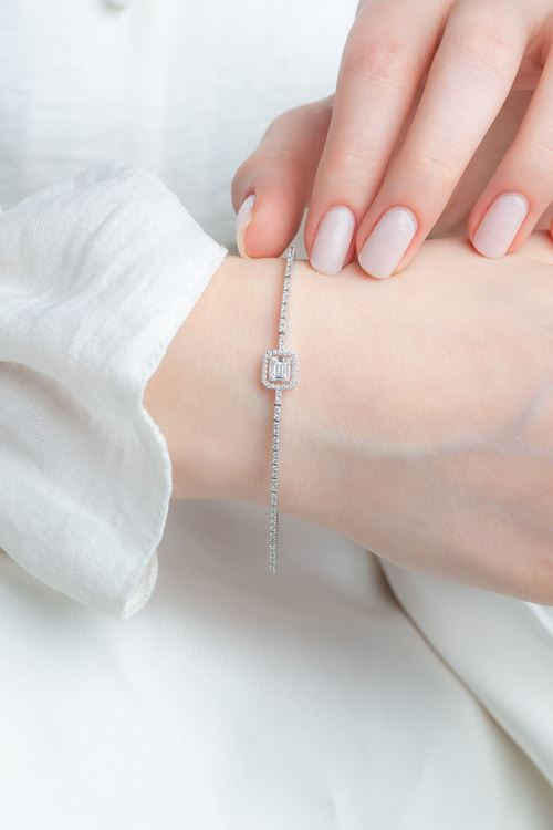 0,88 Carat Pırlanta Baget Taşlı İnce Bileklik