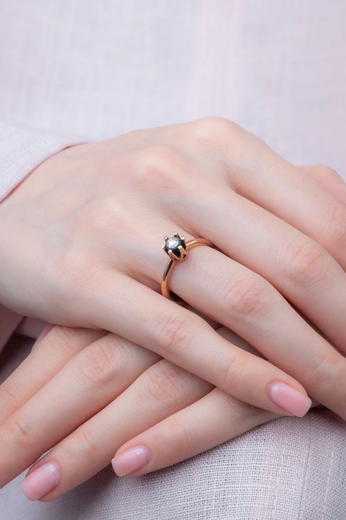 0,11 Carat Elmas Altı Tırnak Tektaş Yüzük