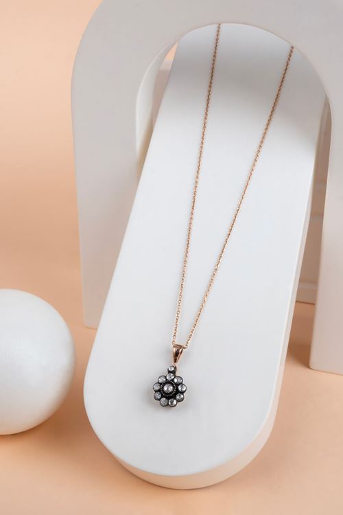 0,27 Carat Elmas Gül Tasarım Kolye