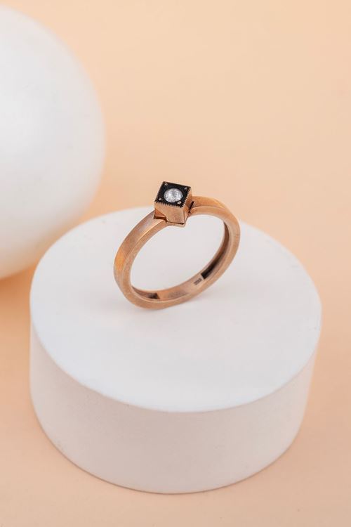 0,05 Carat Elmas Küp Tasarımlı Yüzük
